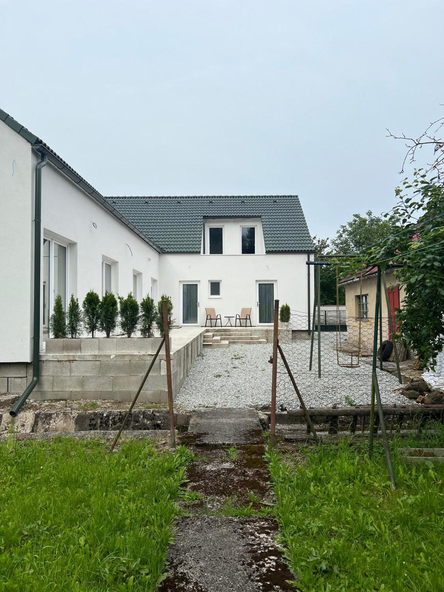 2 Moderne Apartmany 19 A 95 V Sukromi V Centre Mesta Turčianske Teplice Esterno foto
